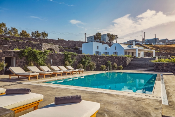 Akrotiri private villa